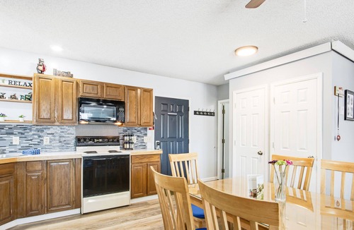 Silvercreek House | Convenient Home Walking Distance to Granby Ranch with Free WiFi & Gas Fireplace