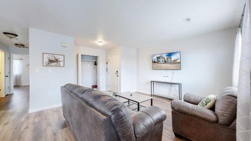 Brighton Apartment | Convenient two bedroom near DIA