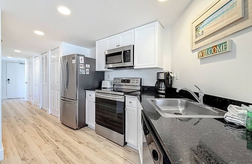 Belle Vista Condo | Corner Beachfront Balcony | 2 Bedrooms | Pool