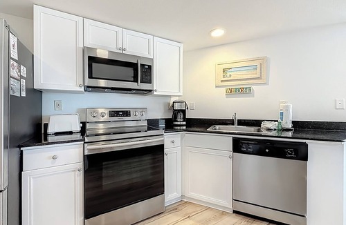 Belle Vista Condo | Corner Beachfront Balcony | 2 Bedrooms | Pool