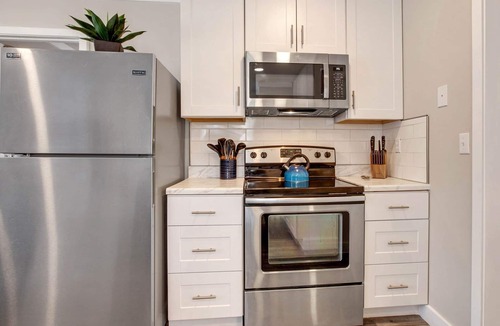 Woodland Park Cottage | Cottage-30 day min rental-2bd,1 bath -down town darling-walk to the heart of WP