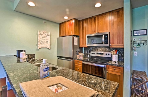 The Highlands Condo | Couple's Ski Condo: 1 Mi to Breckenridge Golf Club