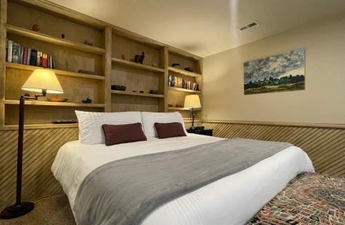 Fort Collins Apartment | Couples Retreat with Hot Tub, Sauna and Steam Room