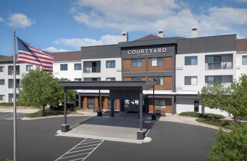 Southwest Colorado Springs Hotel | Courtyard by Marriott Colorado Springs South