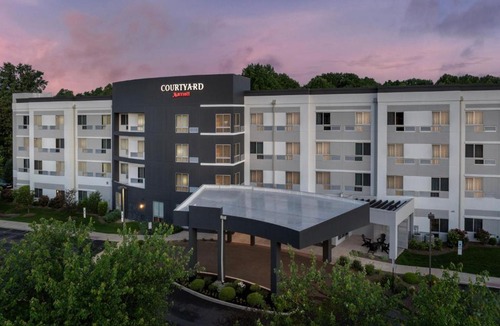 Bensalem Hotel | Courtyard by Marriott Philadelphia Bensalem