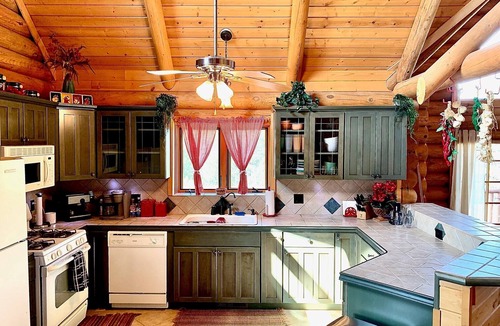 Gulnare Cabin | Cowboy Cabin in the Mountains - Quiet Getaway