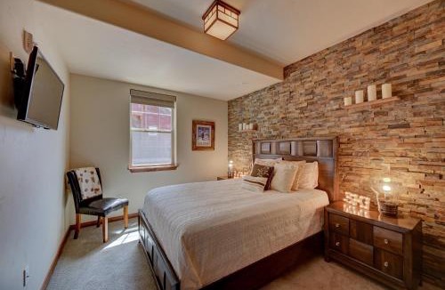Fraser Apartment | Cozens Pointe I-101 condo