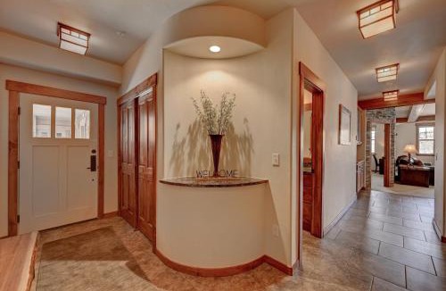 Fraser Apartment | Cozens Pointe I-101 condo
