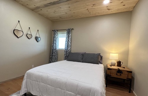 Parker House | Cozy 1 bedroom apartment attached to a barn