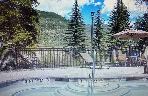 Highland Meadows Condo | Cozy 1-bedroom condo in Vail with complimentary resort shuttle.