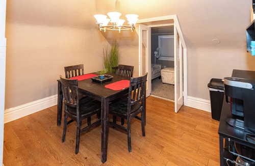 Northside Apartment | Cozy 1-Bedroom Furnished Gem Near Hospitals