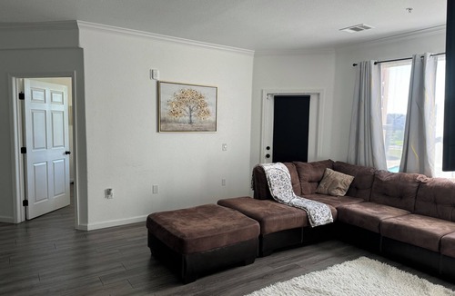 Aurora Condo | Cozy 1-bedroom shared space condo with WiFi, pool, and AC in enchanting Aurora