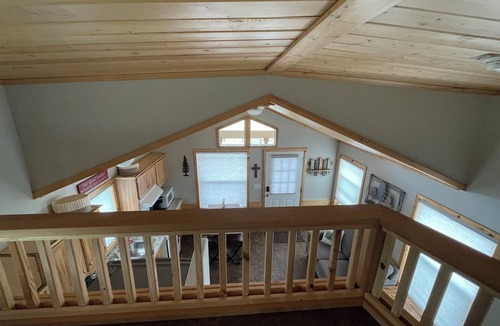 Gleneagle Cabin | Cozy 1 King bedroom + loft cabin in charming Colorado Springs near USAFA