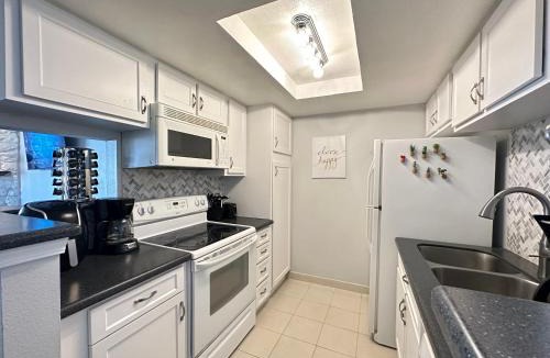 Windsor Apartment | Cozy 1BR, 1BA condo