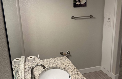 Aurora Apartment | Cozy 2-bedroom apartment in nice Centennial with AC and Heating