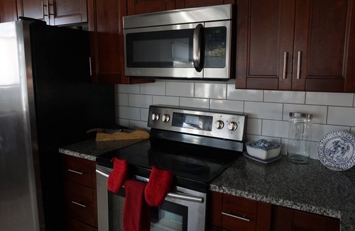 East Colfax House | Cozy 2 bedroom bungalo convenient to Downtown without the noise!n