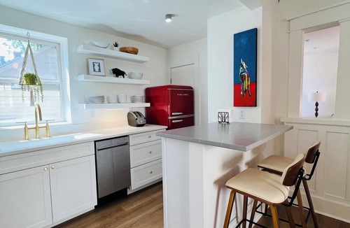 Downtown House | Cozy 2-bedroom bungalow in downtown Boulder with private parking,WiFi & AC