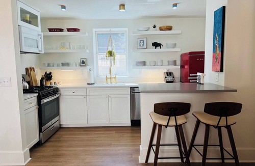 Downtown House | Cozy 2-bedroom bungalow in downtown Boulder with private parking,WiFi & AC