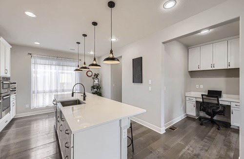 Centennial House | Cozy 2-bedroom house Rooftop Deck WiFi, AC
