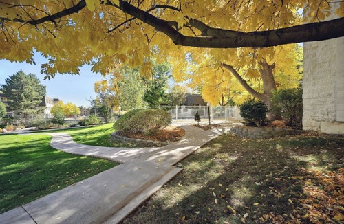 Southeast Apartment | Cozy 2BR/1BA Apt - Close to Denver University!
