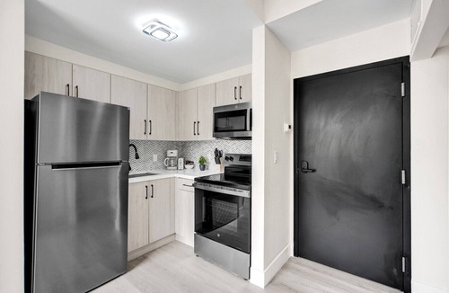 Flamingo/Lummus Apartment | Cozy 2BR/2BA SoBe Escape 1 Min to the Ocean 203