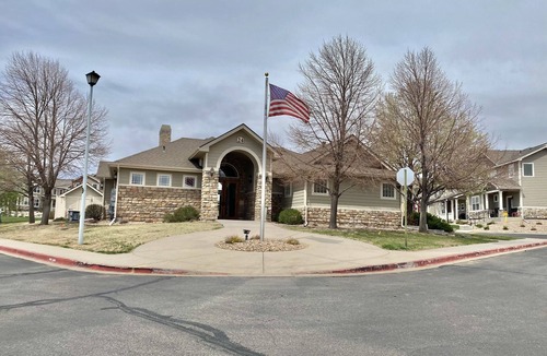 Greeley Condo | Cozy 2BR condo near hospitals/shopping! Family-sized condo with pool/fitness!