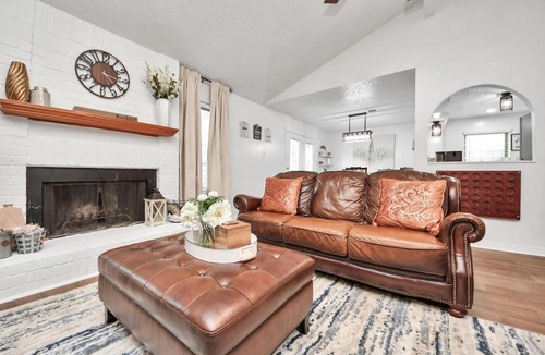 Katy Villa | Cozy 3 bed 2 Baths Katy Work Vacation & Family Friendly