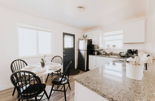 Kipling House | Cozy 3-Bedroom ~Firepit!~ Near Red Rocks and Downtown