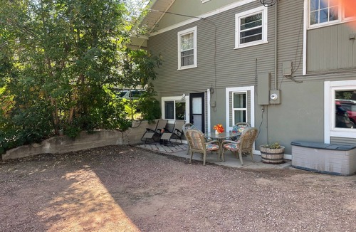 Greeley House | Cozy 3-bedroom garden level, dog friendly, in the heart of Greeley
