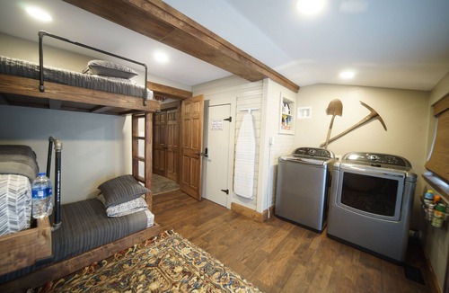 Delta House | Cozy 3-Bedroom Grand Chalet in Delta, Colorado