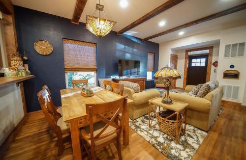 Delta House | Cozy 3-Bedroom Grand Chalet