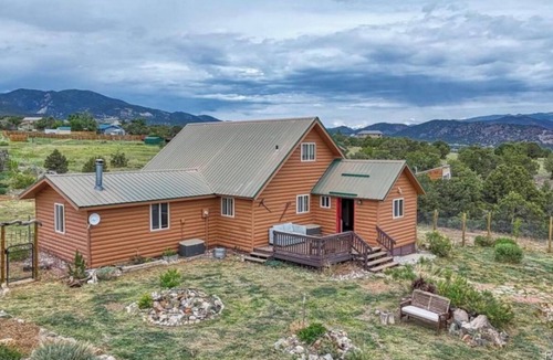 Howard Cabin | Cozy 3-bedroom mountain cabin with breathtaking 360 degree view