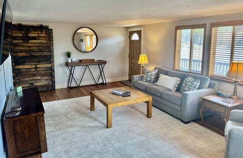 Howard Cabin | Cozy 3-bedroom mountain cabin with breathtaking 360 degree view