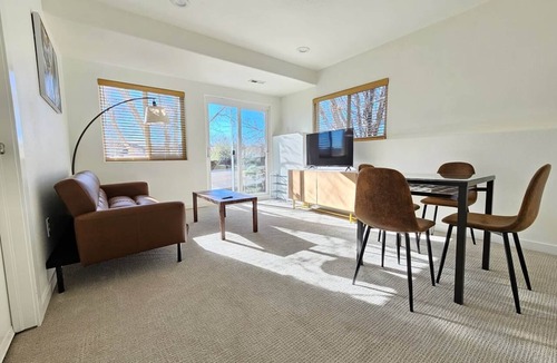 High Point House | Cozy and Bright 2-Bedroom Haven