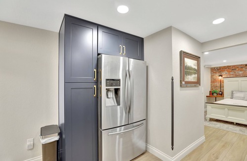Cheesman Park Apartment | Cozy and Chic 1-Bedroom Apartment in Historic Central Denver - Pet Friendly