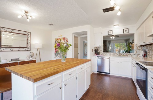 Willow Park House | Cozy and modern townhome in Aurora, 5min from highway !