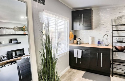Barths Apartment | Cozy apt w/desk & rooftop deck