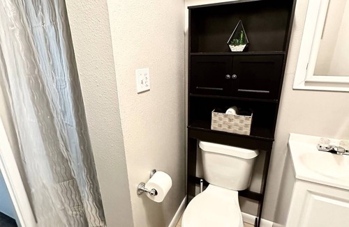 Twin Lakes Apartment | Cozy Basement near downtown & major highwaysnn
