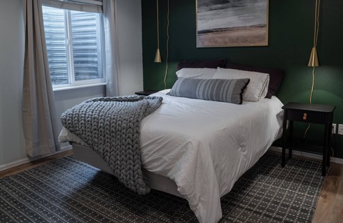 Mountain Shadows House | Cozy basement suite 5 min drive to Garden of the Gods