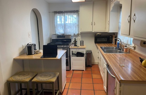 Newlands House | Cozy Boulder Cottage, Centrally located