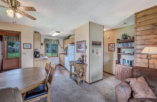 Clark Cabin | Cozy cabin near fishing, hiking, mountains, lakes, and snowmobiling!