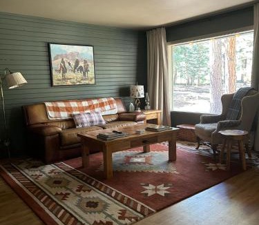 Rye House | Cozy Cabin on the Creek
