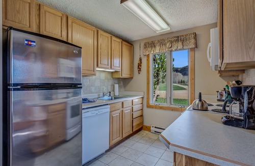 Clark Cabin | Cozy cabin tucked away in the mountains with beautiful view.