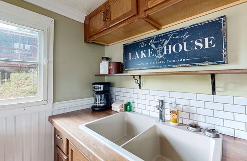 Bayfield Apartment | Cozy cabin w/beautiful views, lakefront, free wifi internet