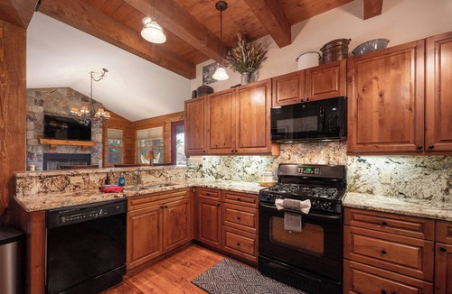 Grand Elk Ranch Cabin | Cozy cabin w/hot tub & fire pit