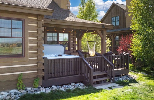 Grand Elk Ranch Cabin | Cozy cabin w/hot tub & fire pit