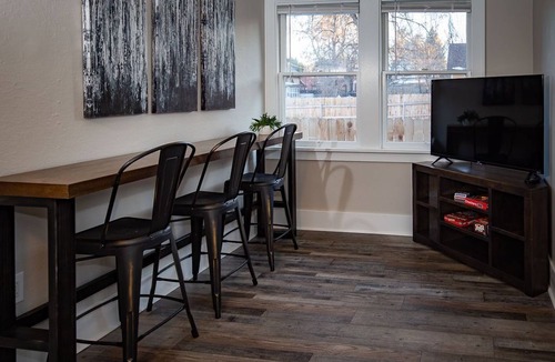 Greeley House | Cozy Carriage House, Walk to UNC, Free Bikes