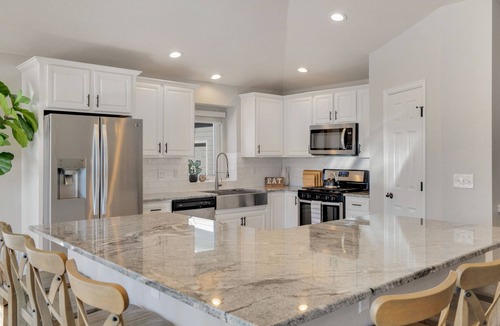 Mead House | Cozy CO Escape | Hot Tub, Pool Table, Sleeps 13