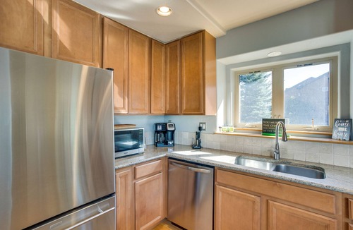 Edwards House | Cozy Colorado Retreat w/Deck, Grill & Pool Access
