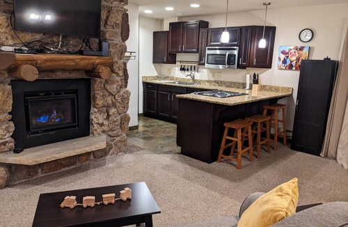 Old Town Condo | Cozy Condo- Walk to WP Resort!